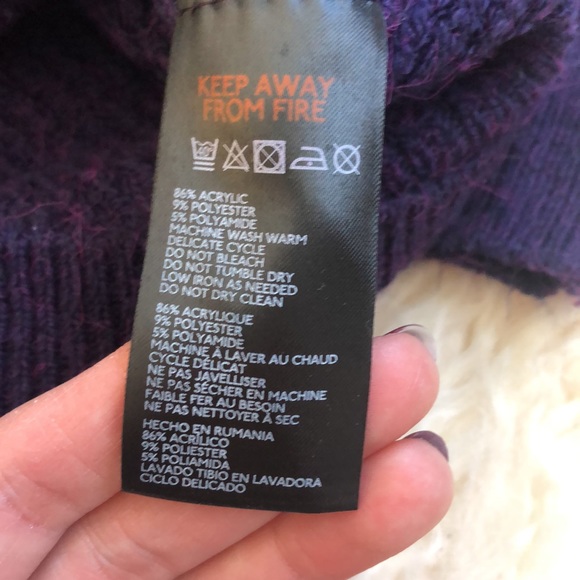 ANTHROPOLOGY KIMCHI BLUE Chrissy off-the-shoulder ruffle sweater. purple. XS. - Picture 12 of 13